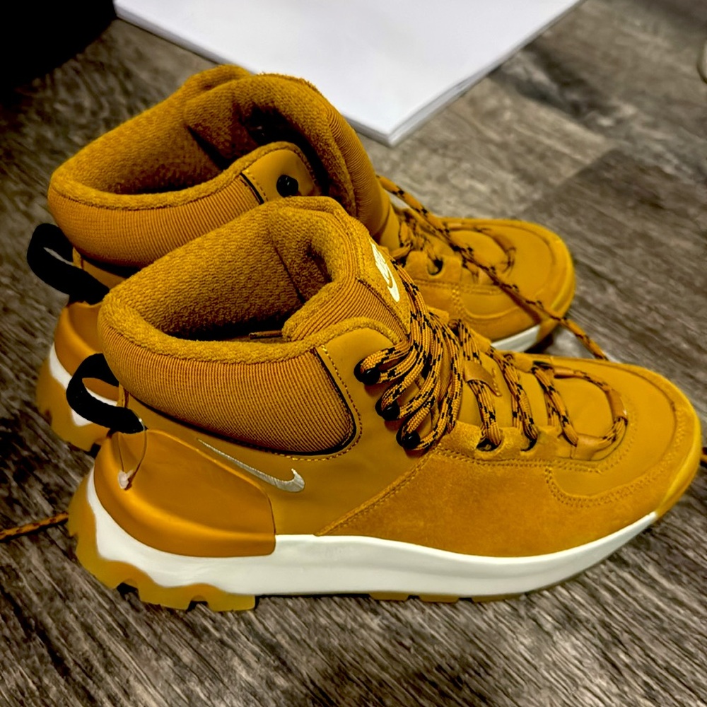 New Nike City Classic‎ Boot Wheat Brown Sneaker Shoe DQ5601-710 Women's Size 7.5 - Picture 3 of 4